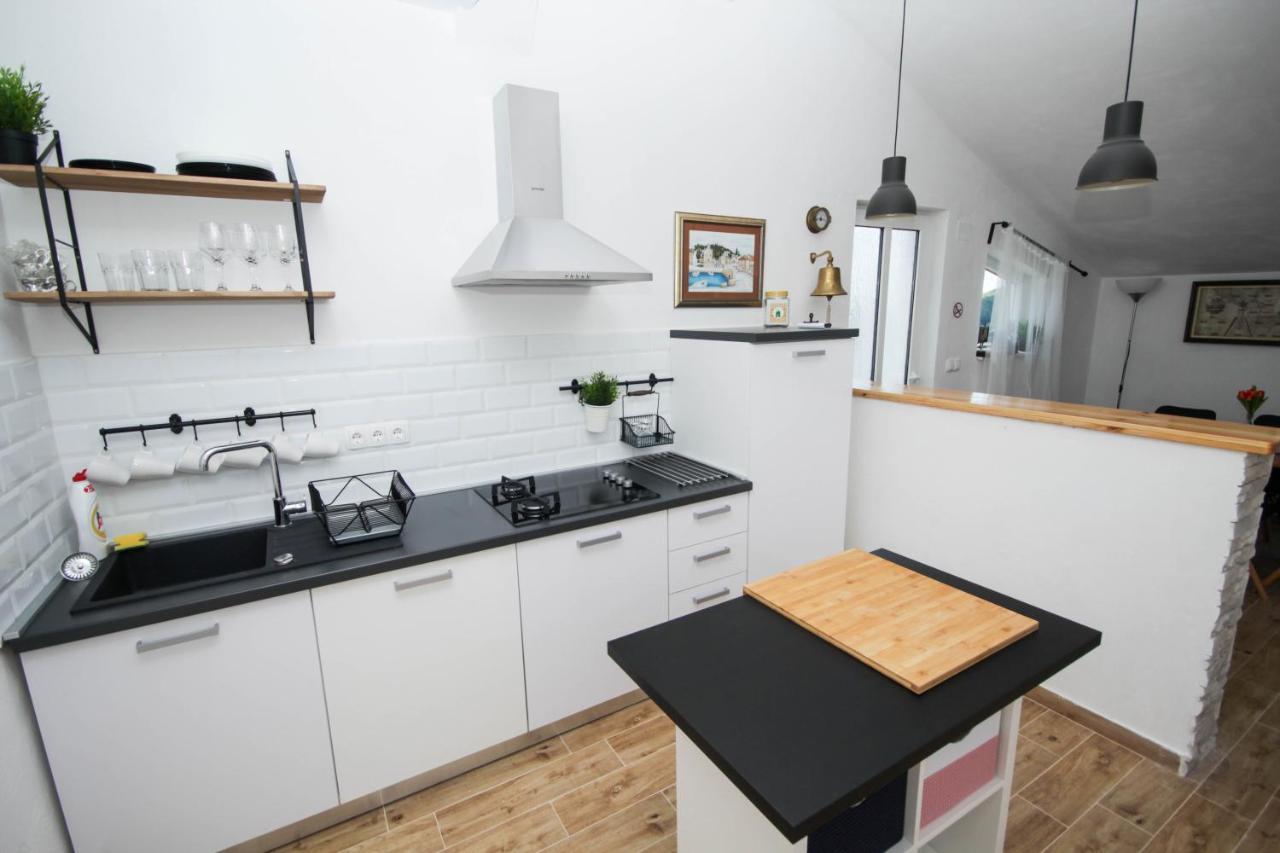 Lola'S Apartments Tribunj  Luaran gambar