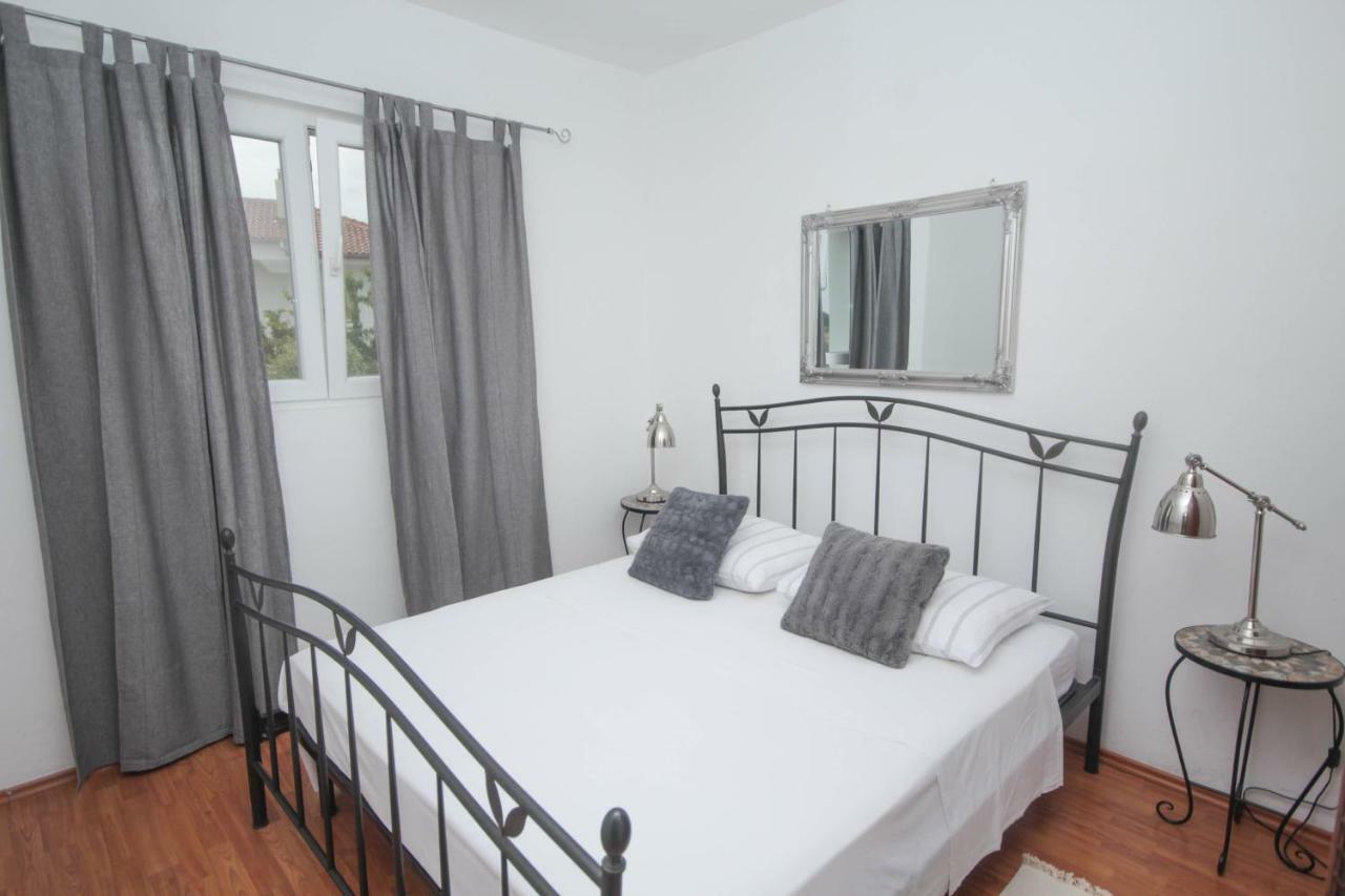 Lola'S Apartments Tribunj  Luaran gambar