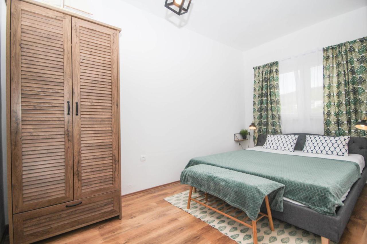 Lola'S Apartments Tribunj  Luaran gambar